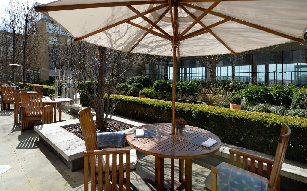 加那利滨江广场酒店 伦敦 外观 照片 The garden at the hotel