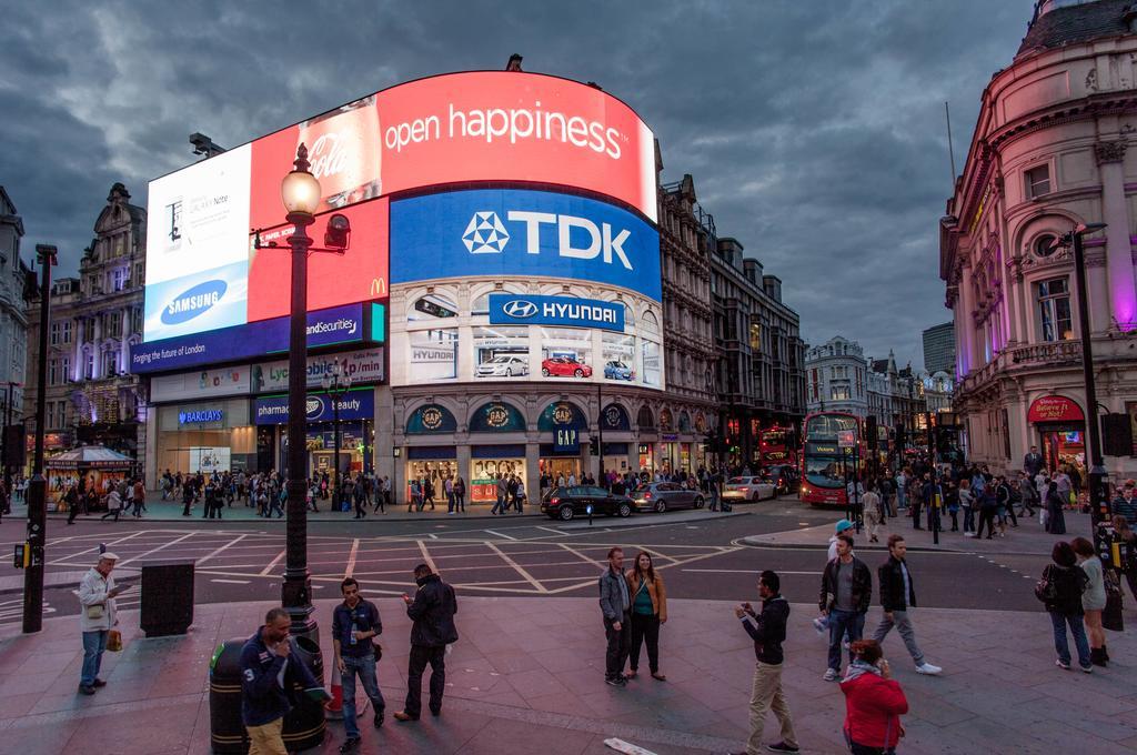 加那利滨江广场酒店 伦敦 外观 照片 Piccadilly Circus