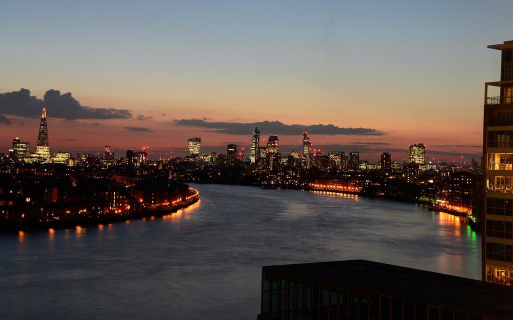 加那利滨江广场酒店 伦敦 外观 照片 View of the East River from the East River Promenade