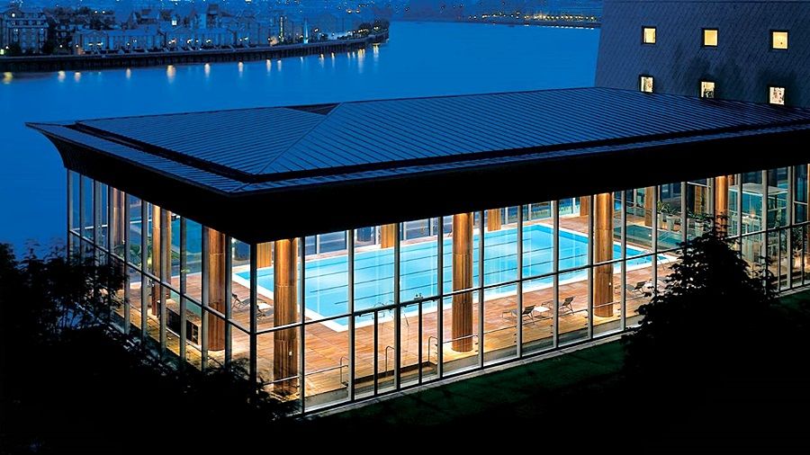 加那利滨江广场酒店 伦敦 外观 照片 The swimming pool at the hotel